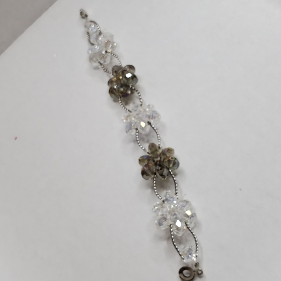 Jewelry - White and gray crystal flower bead bracelet